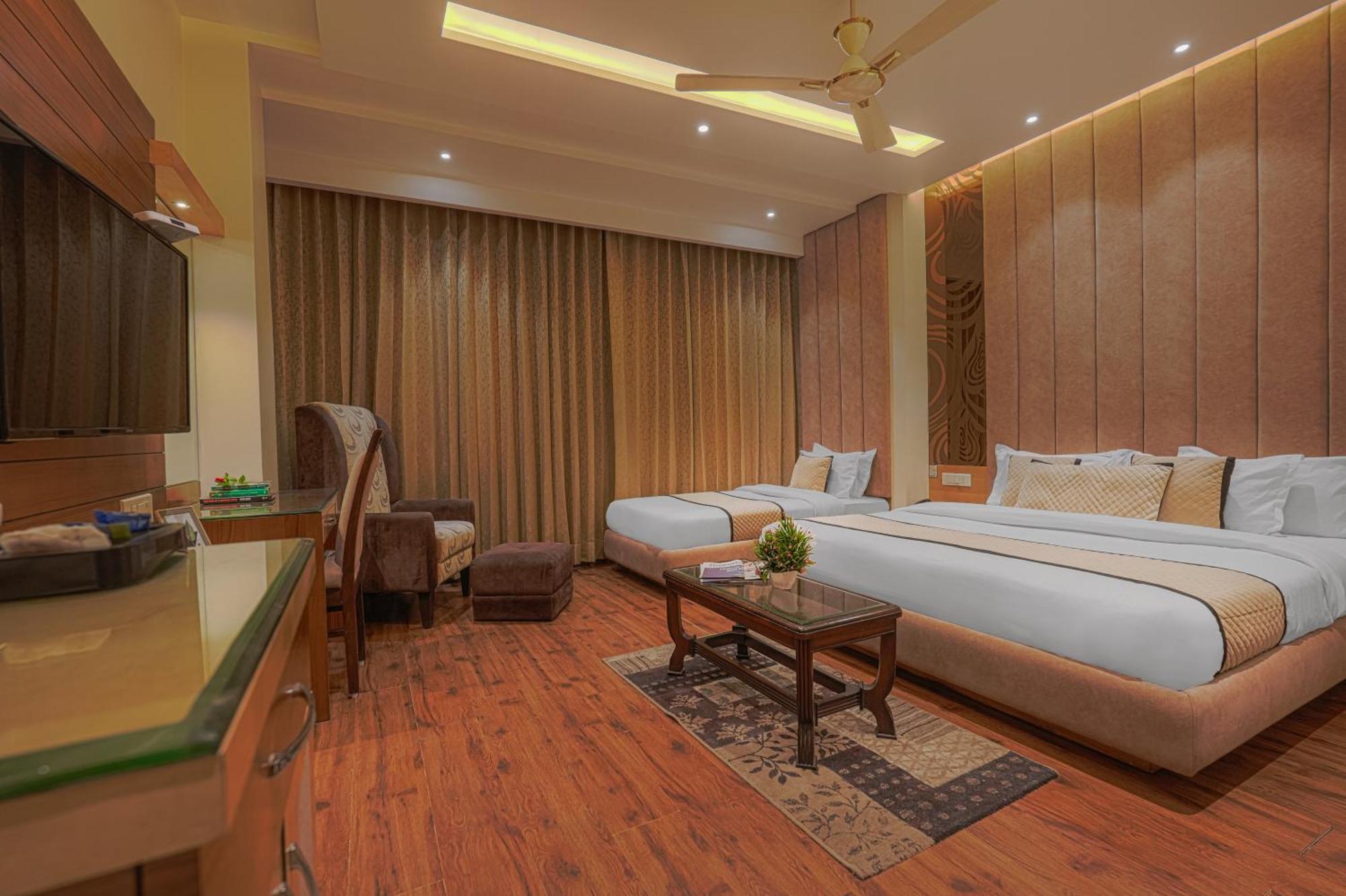 Csjs Inn Hotel Amritsar Eksteriør billede