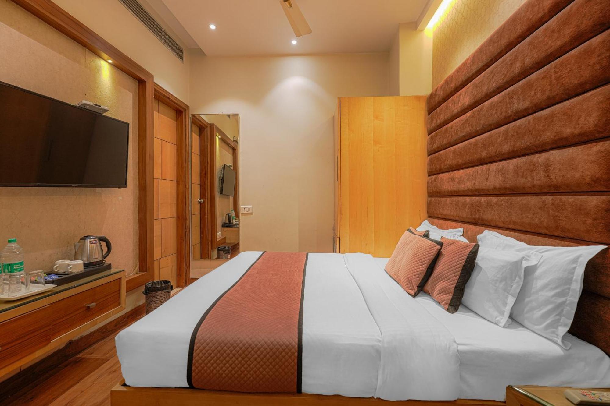Csjs Inn Hotel Amritsar Eksteriør billede