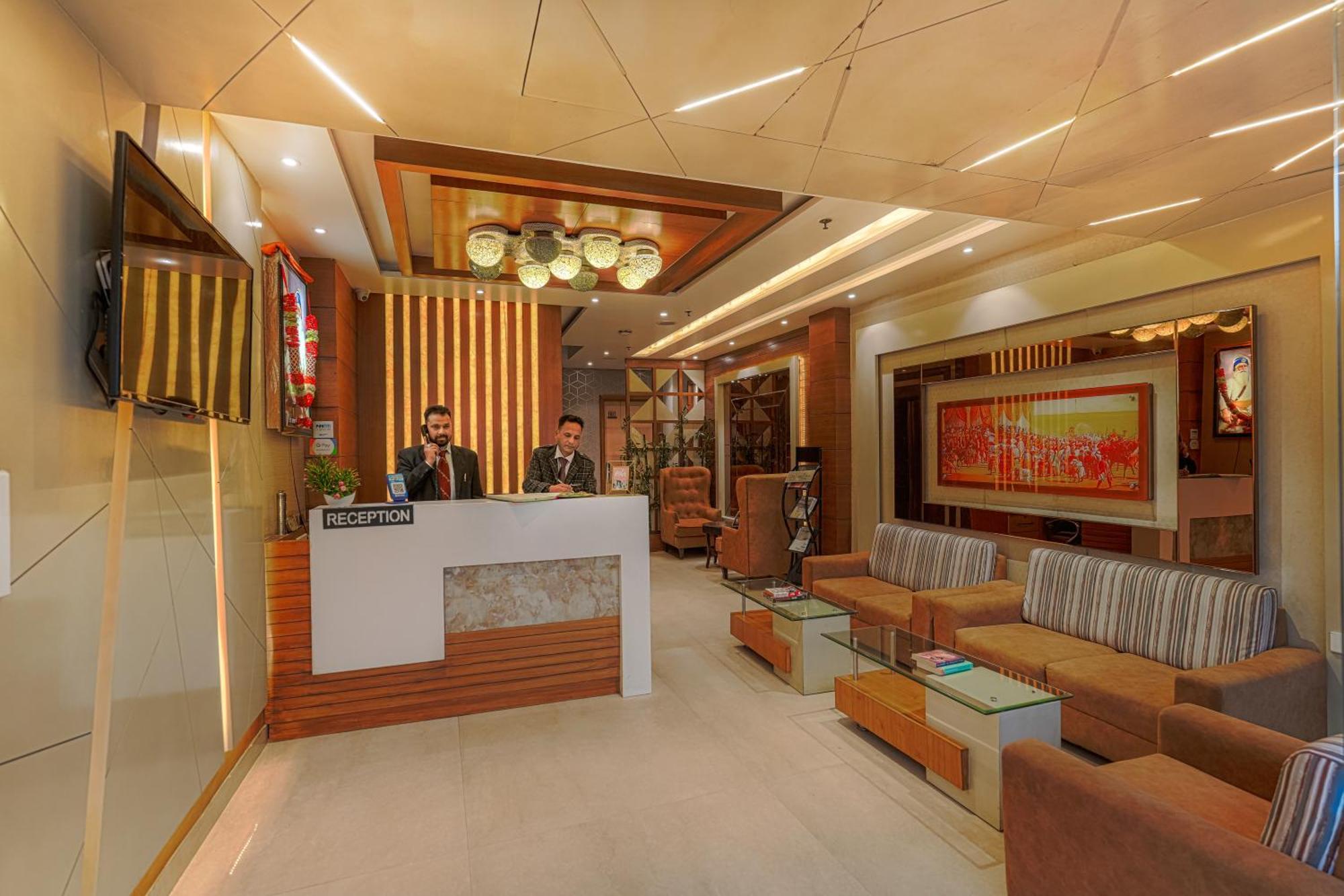Csjs Inn Hotel Amritsar Eksteriør billede